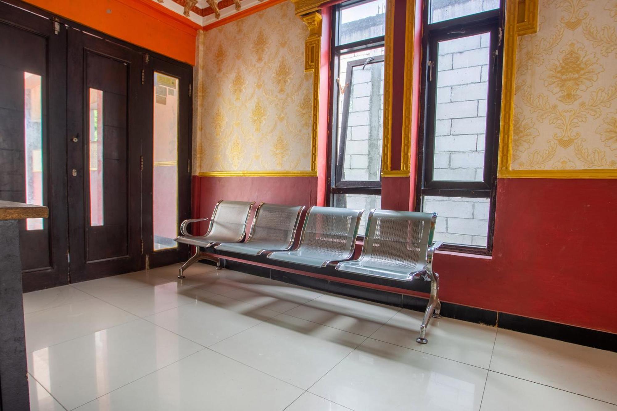 Spot On 2473 Buana Jaya Guest House Cilacap Exteriér fotografie